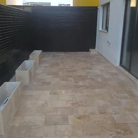 Apartment Cu Terasa *