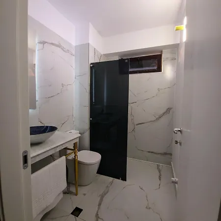 Apartment Cu Terasa *